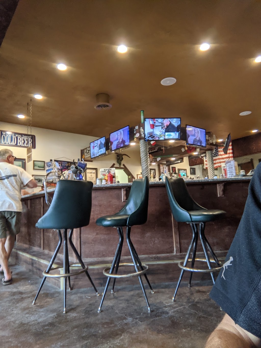 Brunos Country Club | restaurant | 445 Main St, Gerlach, NV 89412, USA | 7755572220 OR +1 775-557-2220