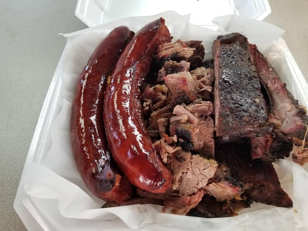 M&M Old Hickory Smokehouse BBQ | restaurant | 419 E, FL-44, Wildwood, FL 34785, USA | 4072098063 OR +1 407-209-8063