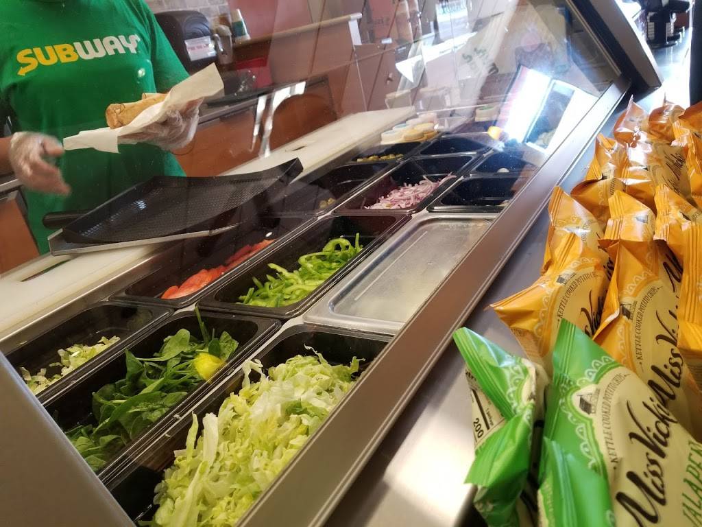 Subway | restaurant | 585 W Nees Ave, Fresno, CA 93711, USA | 5594325178 OR +1 559-432-5178