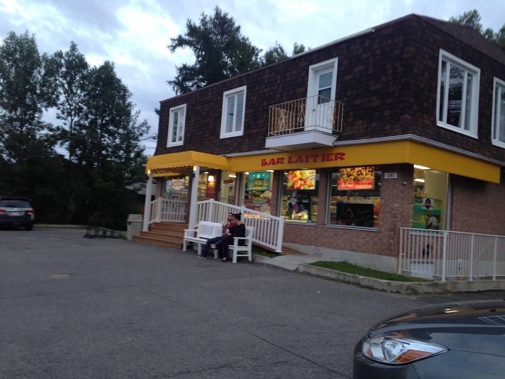 Bar Laitier Chatcolat | restaurant | 1095 Boulevard Pie-XI S, Québec, QC G3K 1J9, Canada | 4188428484 OR +1 418-842-8484