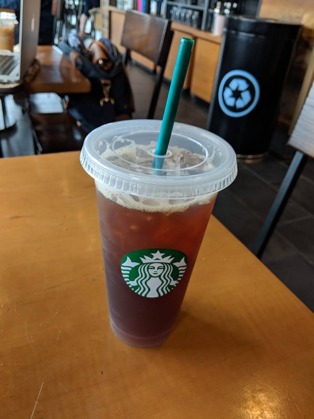 Starbucks | cafe | 3259 W Shore Dr, Holland, MI 49424, USA | 6169946387 OR +1 616-994-6387