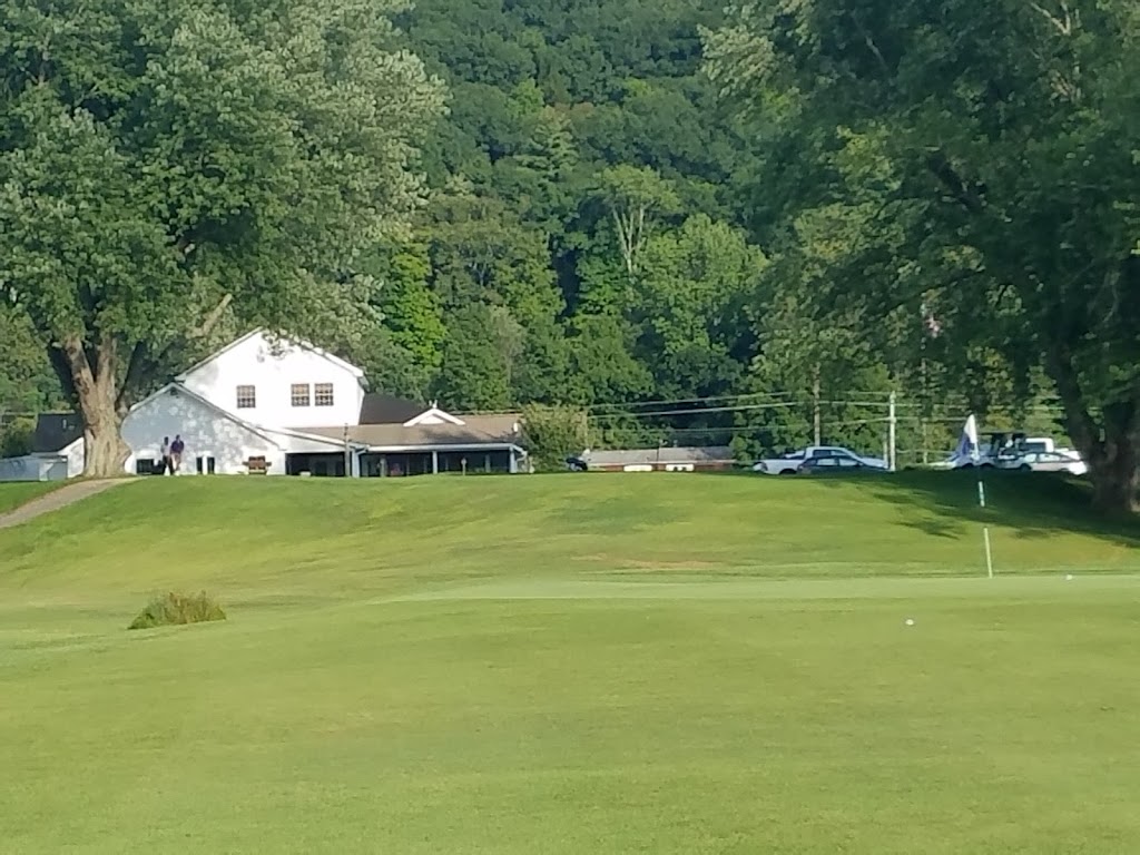 Canaan Country Club and The Belted Cow | restaurant | 74 High St, Canaan, CT 06018, USA | 8608247683 OR +1 860-824-7683