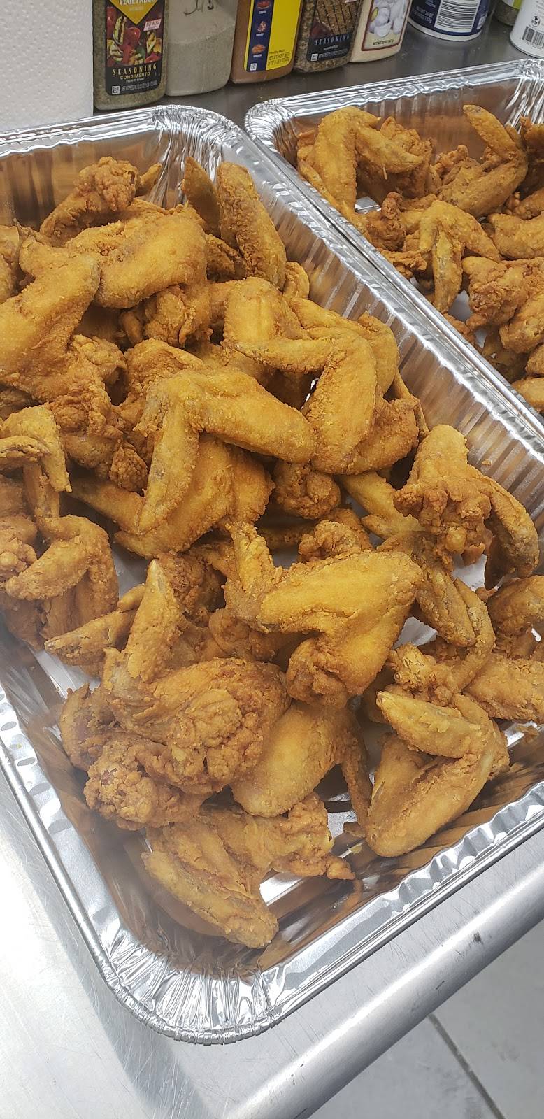 Doughboys Chicago | restaurant | 352 E 71st St, Chicago, IL 60619, USA | 8722447592 OR +1 872-244-7592