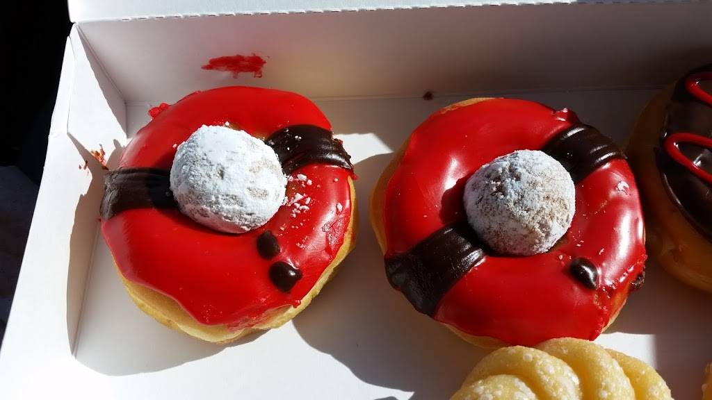 Dunkin | bakery | 695 N Atlantic Ave, Cocoa Beach, FL 32931, USA | 3216130044 OR +1 321-613-0044