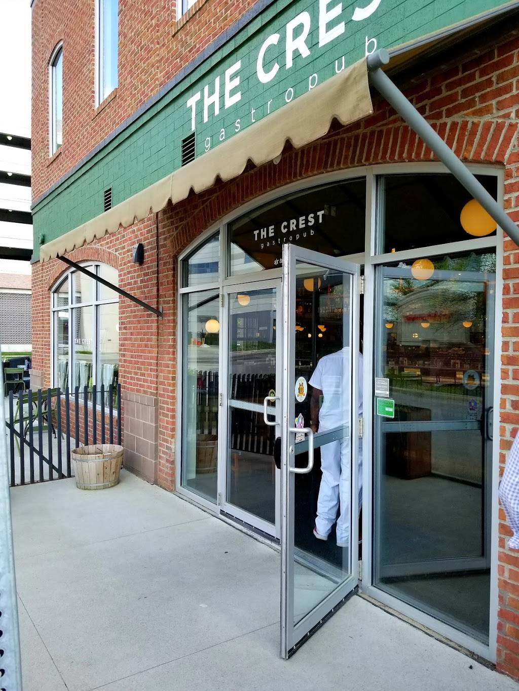 The Crest Gastropub | restaurant | 621 Parsons Ave, Columbus, OH 43206, USA | 6146827090 OR +1 614-682-7090
