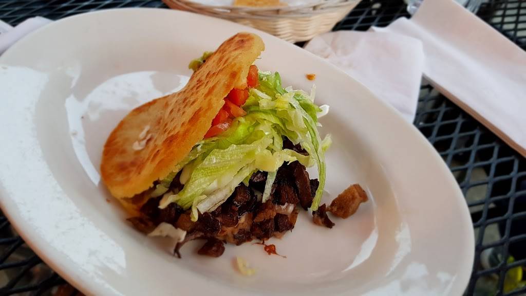 La Amistad Restaurant | restaurant | 1914 W Montrose Ave, Chicago, IL 60613, USA | 7738785800 OR +1 773-878-5800