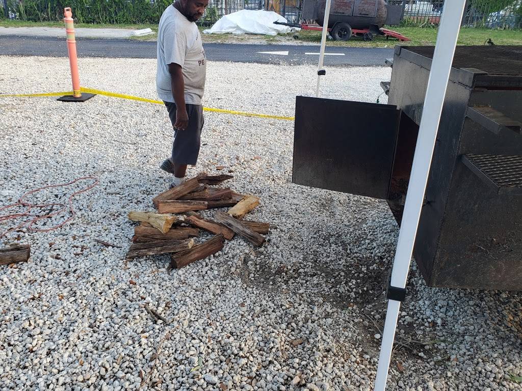 Willis BAR-B-Q | restaurant | 1124 Broadway Ave, Riviera Beach, FL 33404, USA | 5612535298 OR +1 561-253-5298