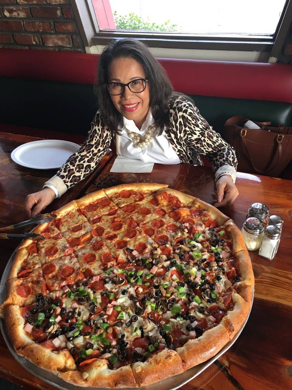 Brick Shack Pizza | restaurant | 1201 N Grove Ave, Ontario, CA 91764, USA | 9099863736 OR +1 909-986-3736