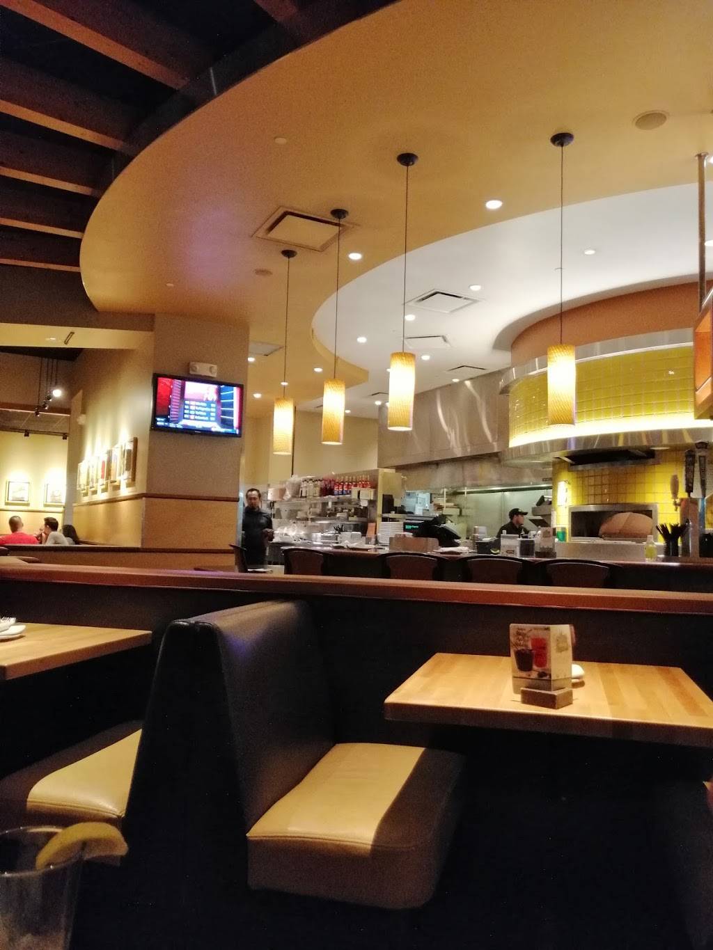 California Pizza Kitchen | restaurant | 5614 Bay St Suite 244, Emeryville, CA 94608, USA | 5106540750 OR +1 510-654-0750