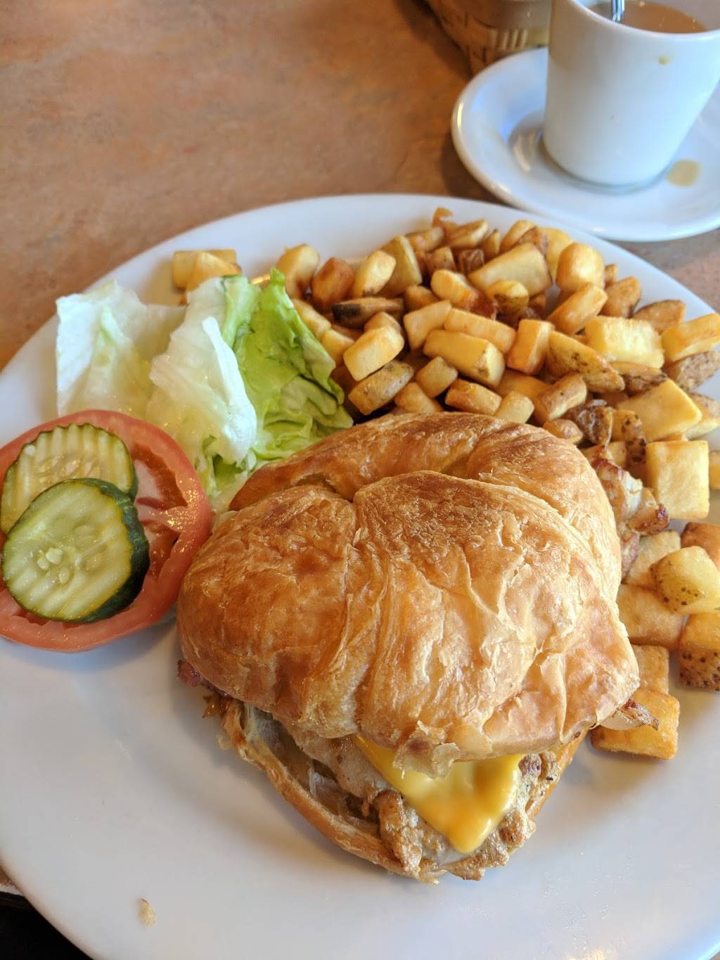 Family Square Restaurant | meal takeaway | 372 S Bolingbrook Dr, Bolingbrook, IL 60440, USA | 6307397191 OR +1 630-739-7191