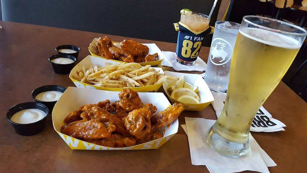 Buffalo Wild Wings | restaurant | 9435 Katy Fwy, Houston, TX 77024, USA | 2818338300 OR +1 281-833-8300