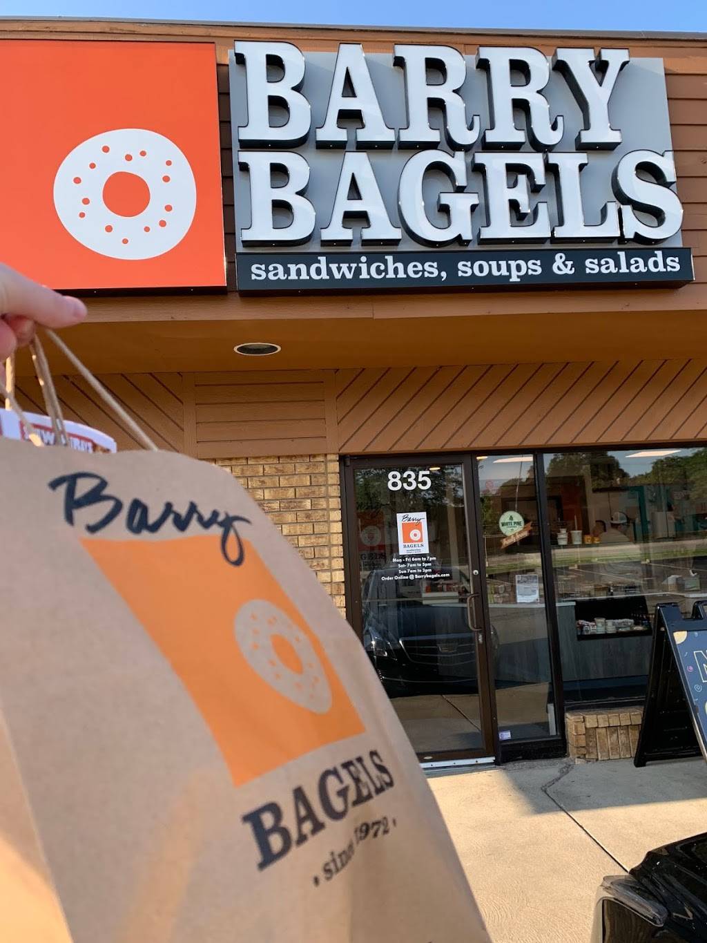Barry Bagels Clawson | restaurant | 829 W 14 Mile Rd, Clawson, MI 48017, USA | 2489653780 OR +1 248-965-3780