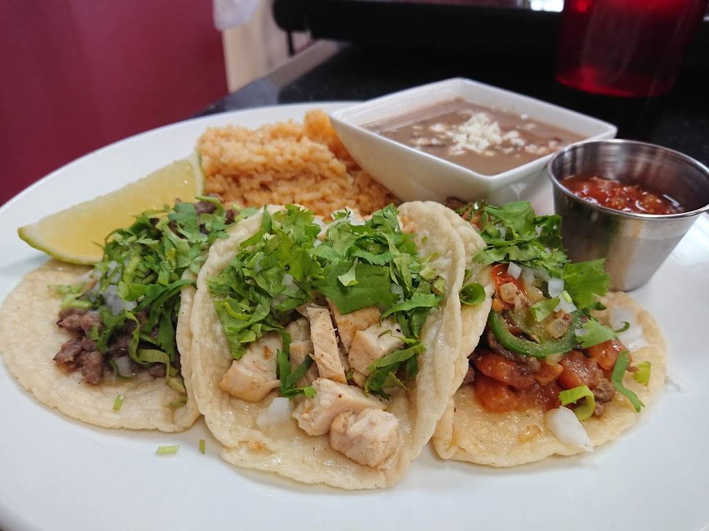 Rosas Restaurant | restaurant | 25 Berry Rd, Houston, TX 77022, USA | 8325168294 OR +1 832-516-8294