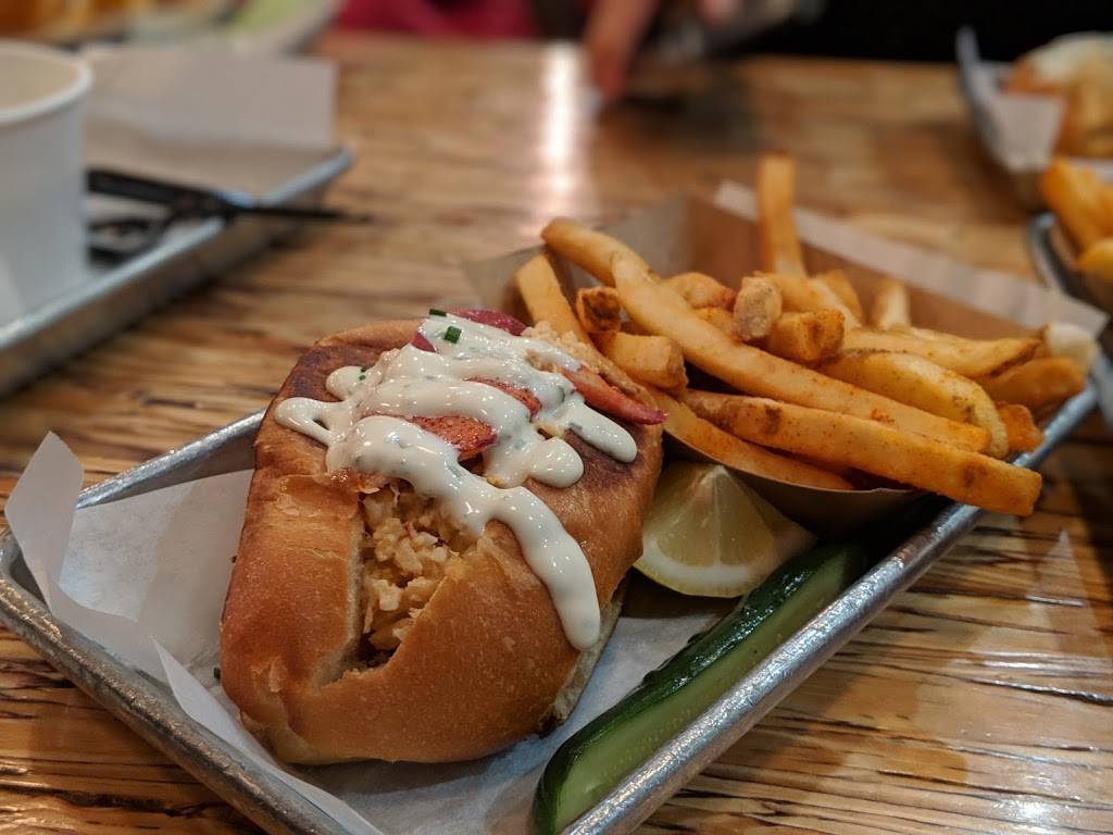 Slapfish | restaurant | 4249 Campus Dr, Irvine, CA 92612, USA | 9497481174 OR +1 949-748-1174