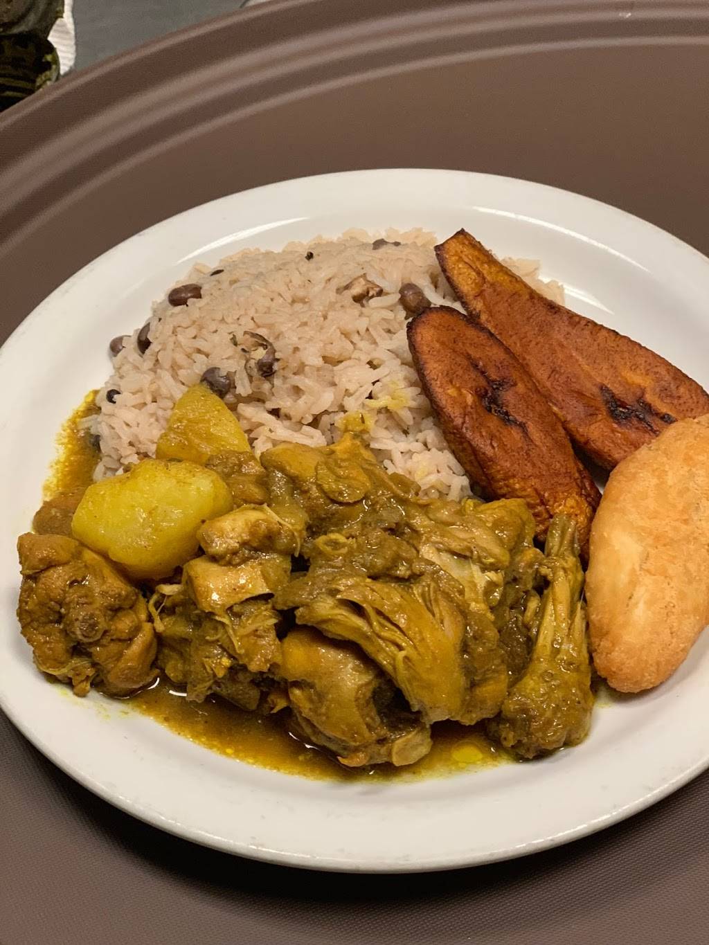 Island Vybz Bar & Grill | restaurant | 220 E Southern Ave suite 1, Phoenix, AZ 85040, USA | 6026753063 OR +1 602-675-3063