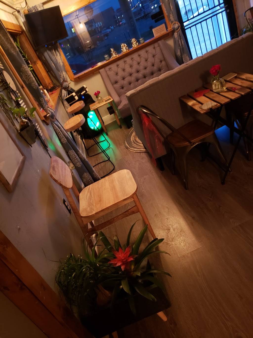 The Tiny House Cafe | restaurant | 1805 N Missouri St, West Memphis, AR 72301, USA | 8706295088 OR +1 870-629-5088