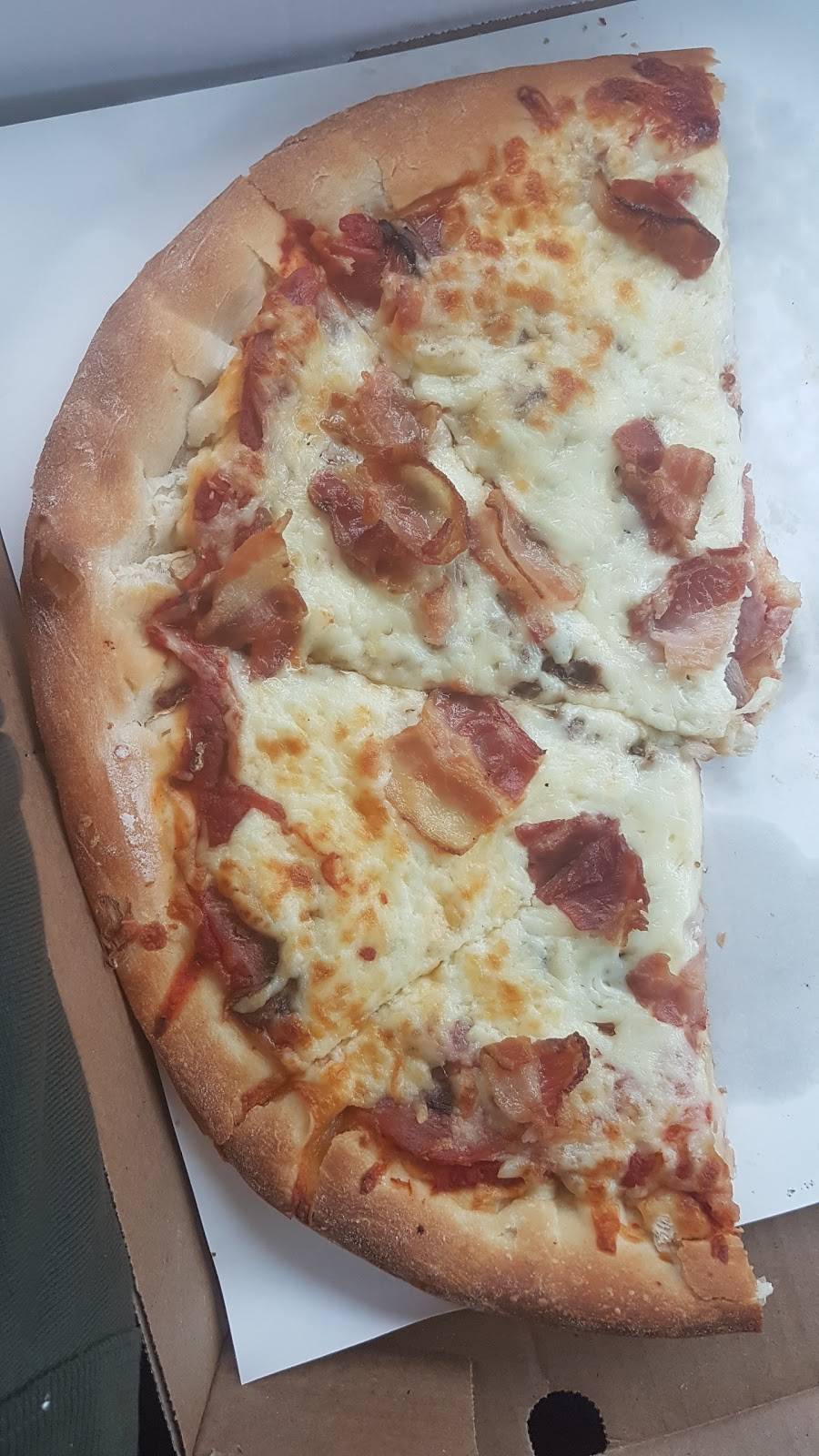 Bubbas Pizzeria & Restaurant | restaurant | 272 Belleville Rd, Napanee, ON K7R 2R5, Canada | 6133540233 OR +1 613-354-0233