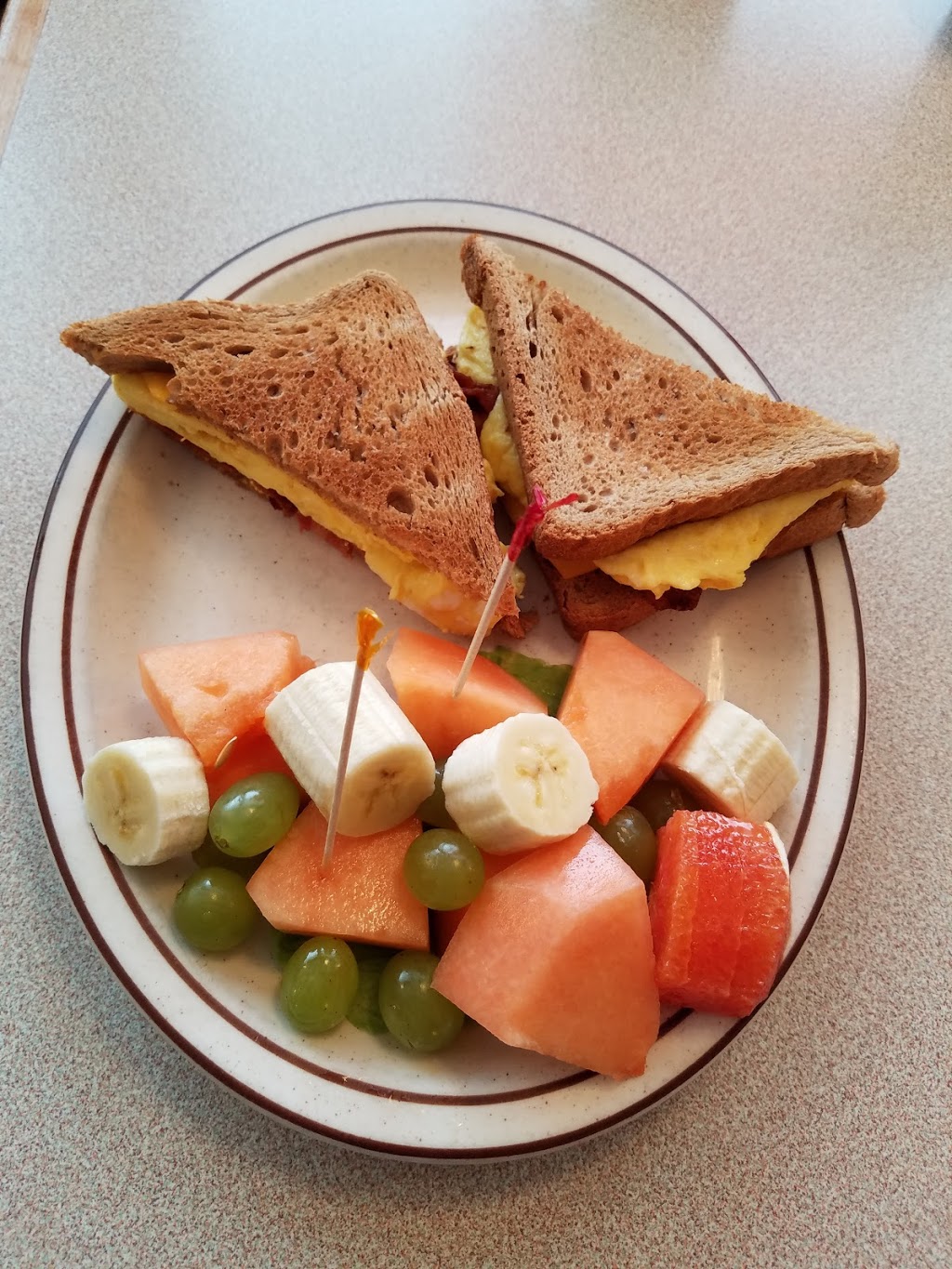 Maxs Pancake House | restaurant | 228 E Main St, Round Lake Park, IL 60073, USA | 8478867212 OR +1 847-886-7212