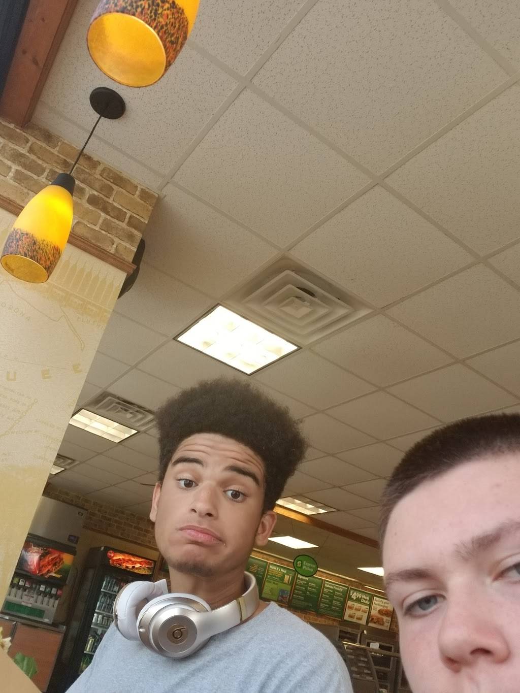 Subway | restaurant | 41 Edwards Dr, Bells, TN 38006, USA | 7316632313 OR +1 731-663-2313