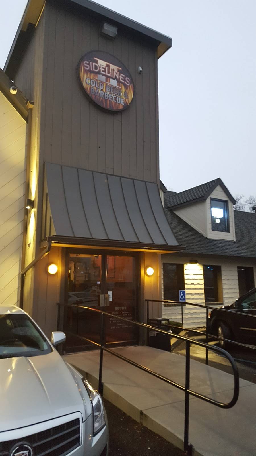 Sidelines Sports Eatery - Mellwood | restaurant | 2111 Mellwood Ave, Toledo, OH 43613, USA | 4194740000 OR +1 419-474-0000