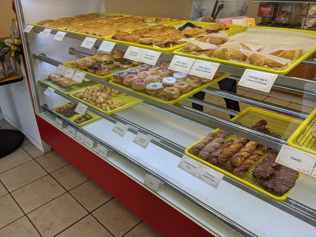 Lickin Good Donuts | restaurant | 6675 Pine Forest Rd, Bellview, FL 32526, USA | 8502874446 OR +1 850-287-4446