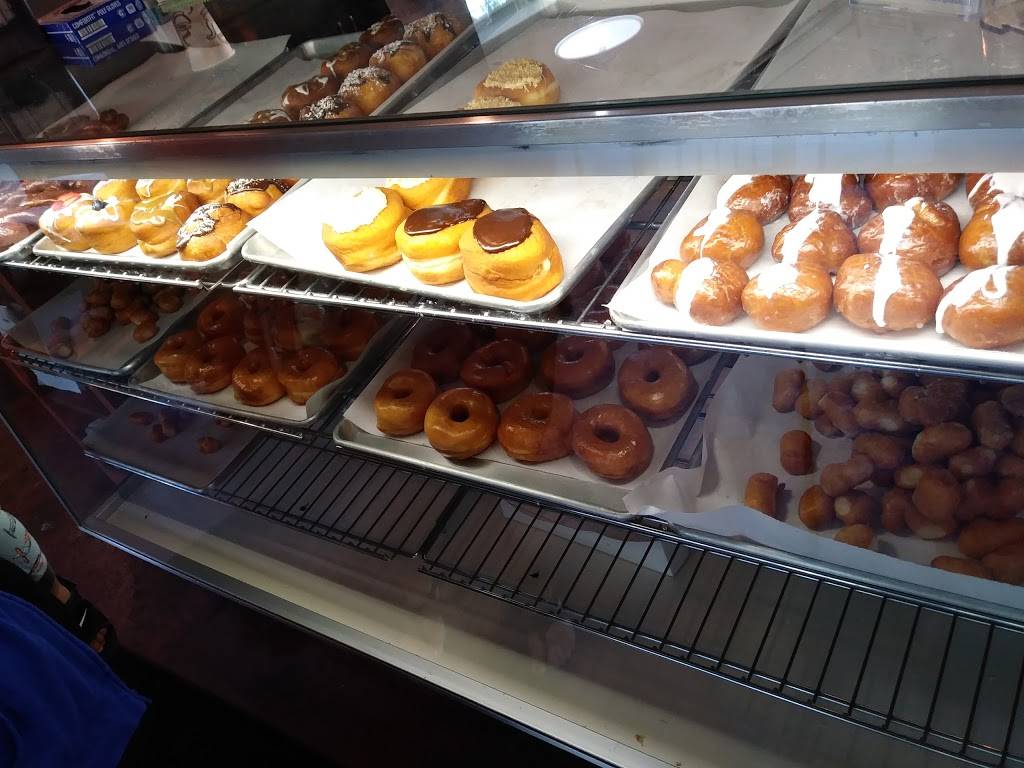 Wymans Spudnuts | bakery | 1104 US-71, Okoboji, IA 51355, USA | 7123326293 OR +1 712-332-6293