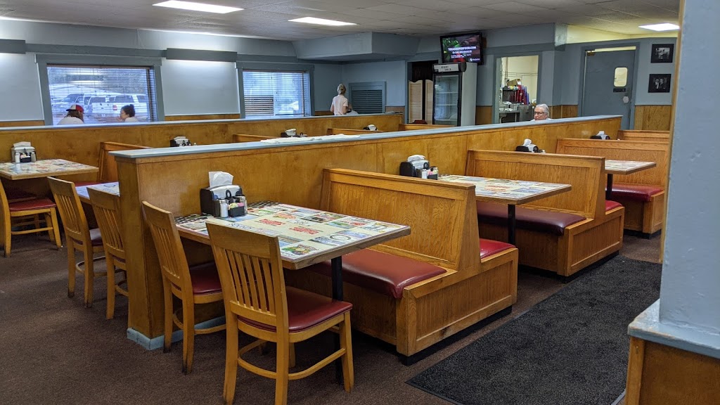 Joe & Eddies Family Restaurant | restaurant | 400 Eglin Pkwy NE, Fort Walton Beach, FL 32547, USA | 8502430733 OR +1 850-243-0733