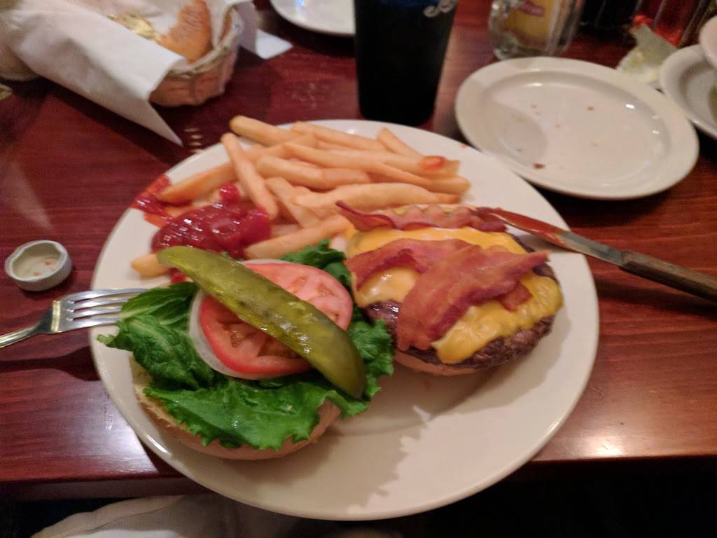 La Famiglia Bar & Grill | restaurant | 110 NY-311, Carmel Hamlet, NY 10512, USA | 8452284400 OR +1 845-228-4400