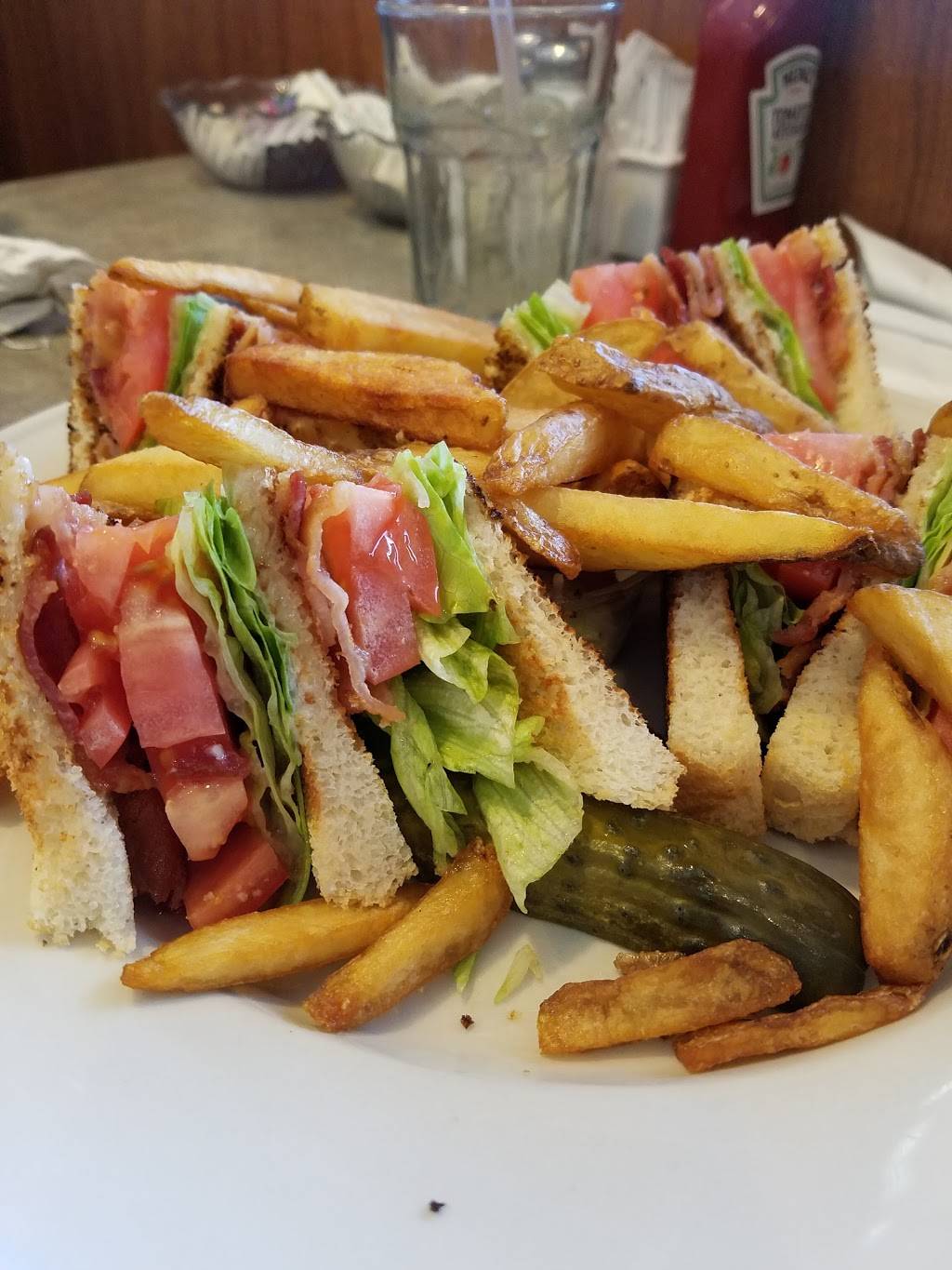 Dappers East | restaurant | 2901 W Addison St, Chicago, IL 60618, USA | 7735099100 OR +1 773-509-9100