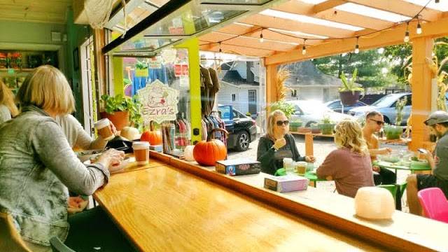 Ezras Enlightened Cafe | restaurant | 6516 Ferguson St, Indianapolis, IN 46220, USA | 3172553972 OR +1 317-255-3972