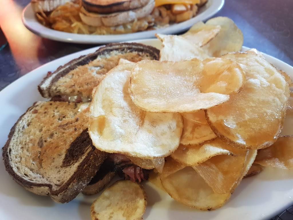 Red Arrow Diner | cafe | 61 Lowell St, Manchester, NH 03101, USA | 6036261118 OR +1 603-626-1118