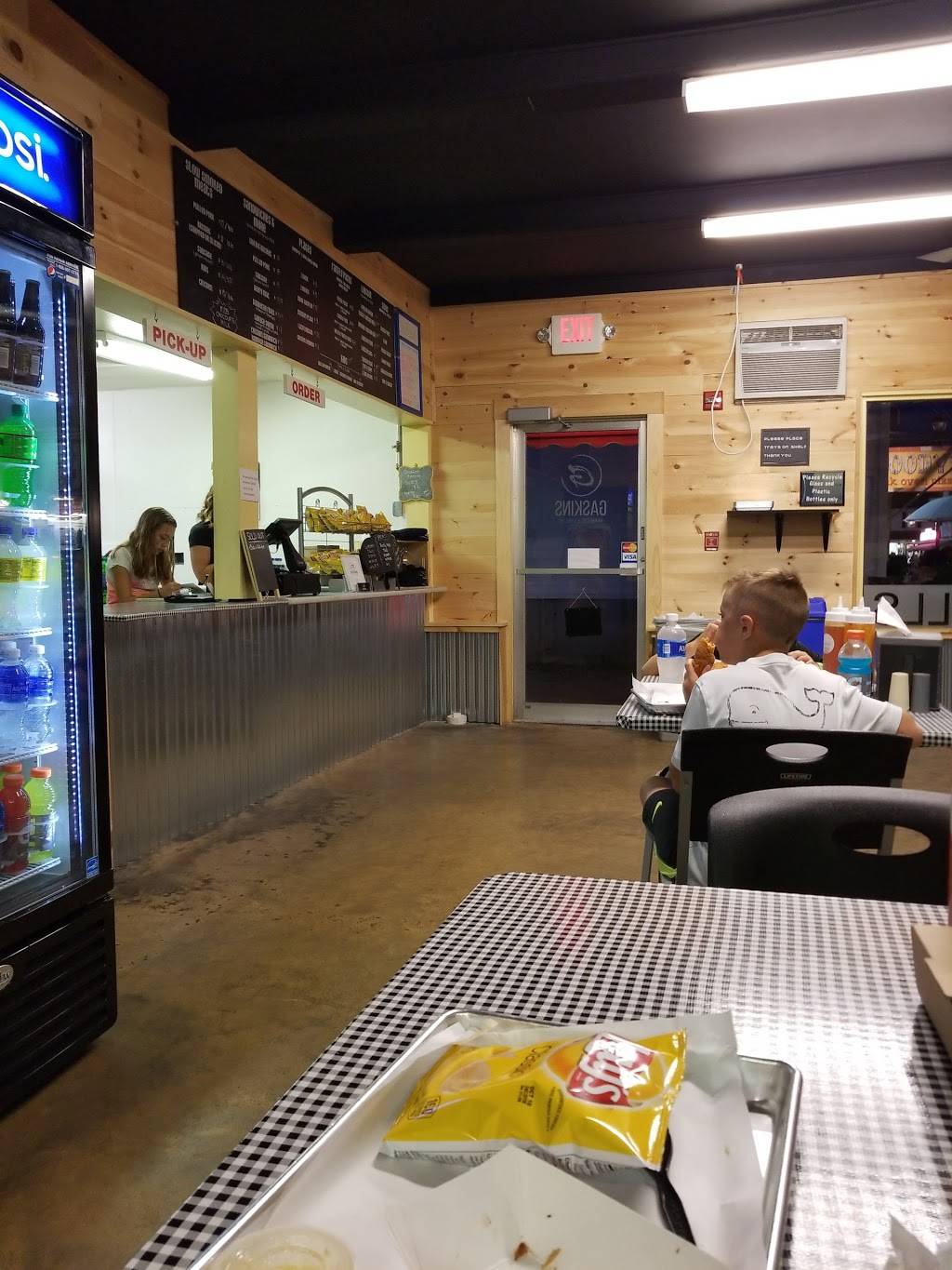 Gaskins Barbecue & Lobster | restaurant | 15 Railroad Ave #3, York, ME 03909, USA | 2073614109 OR +1 207-361-4109