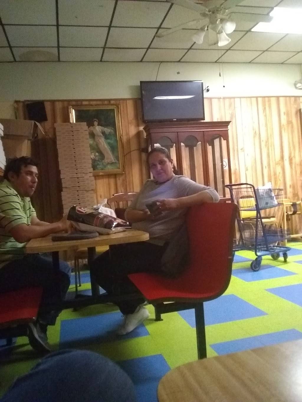 Esquisito Pizza | restaurant | 2623 Peters Creek Rd, Roanoke, VA 24017, USA | 5405624172 OR +1 540-562-4172