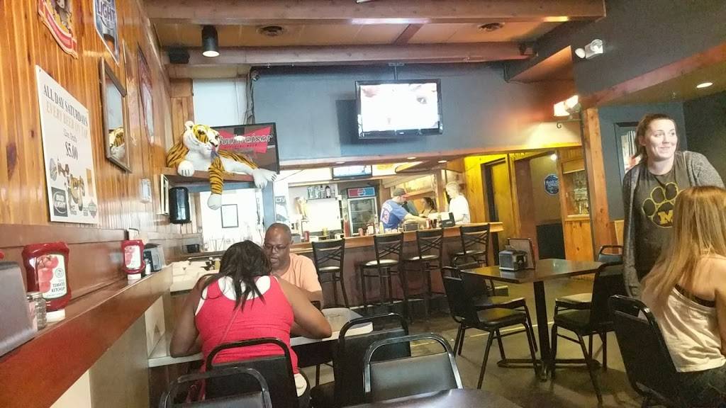 CJs In Tiger Country | restaurant | 704 E Broadway, Columbia, MO 65201, USA | 5734427777 OR +1 573-442-7777