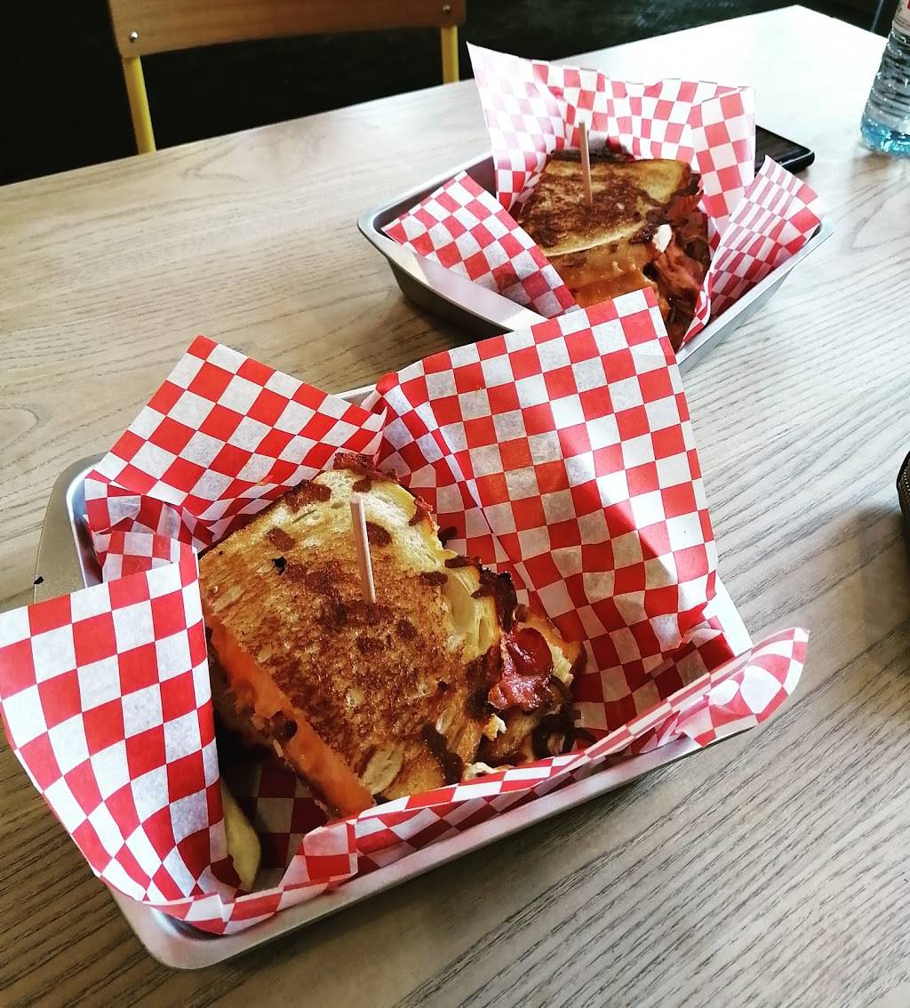 The Grilled Cheese Effect | restaurant | 27-31 Mechanic St, Paris, ON N3L 1K2, Canada | 5197208091 OR +1 519-720-8091
