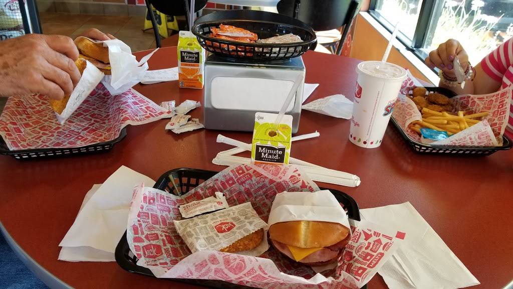 Jack in the Box | restaurant | 21960 Bundy Canyon Rd, Wildomar, CA 92595, USA | 9512457970 OR +1 951-245-7970