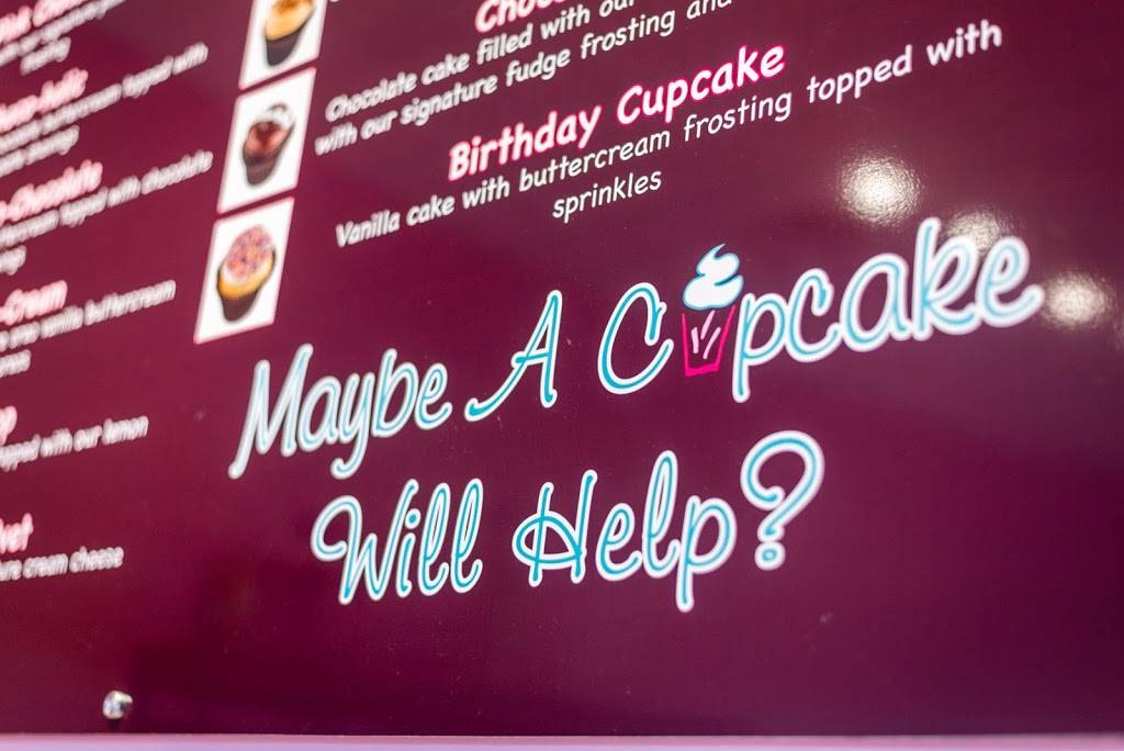 Smallcakes Lawrence | restaurant | 4801 Bauer Farm Drive F, Lawrence, KS 66049, USA | 7858561141 OR +1 785-856-1141