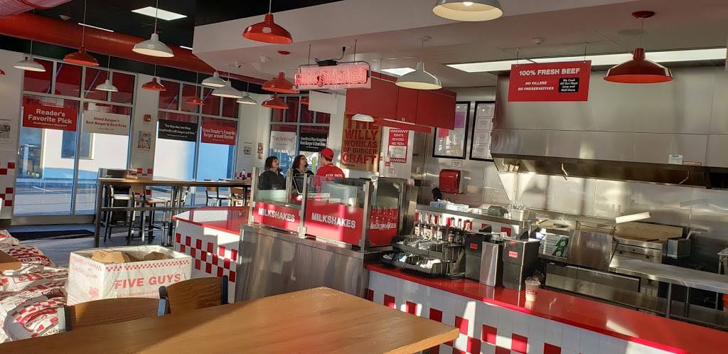 Five Guys | meal takeaway | 86 Plaistow Rd, Haverhill, MA 01830, USA | 9783612696 OR +1 978-361-2696