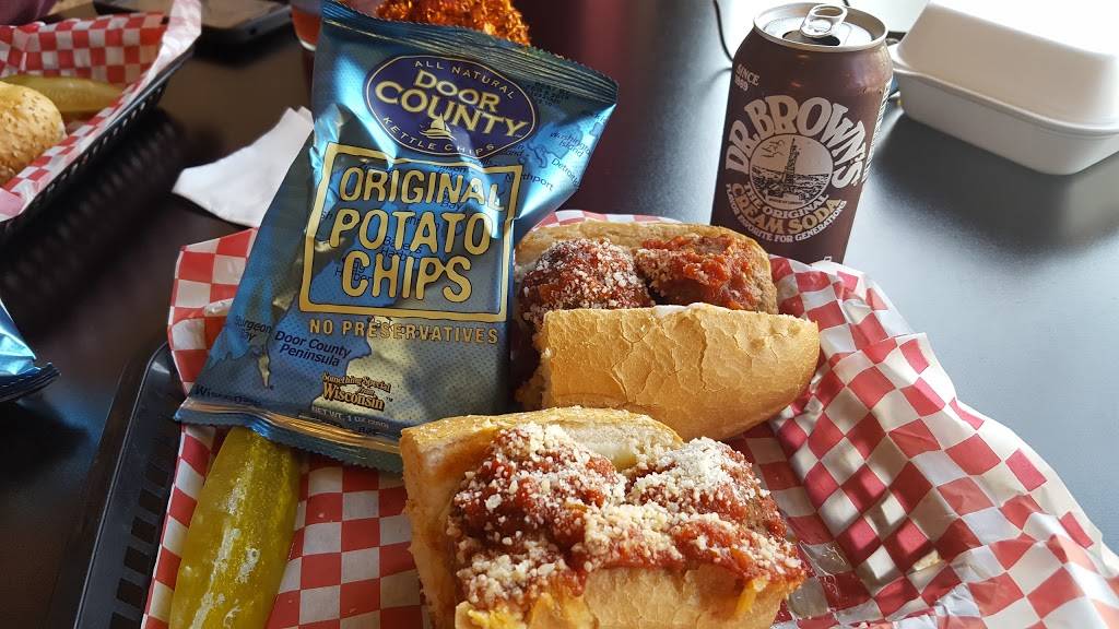 Bella Gusto Restaurant And Italian Market & Pizzeria | restaurant | 29 S Main St, Oconomowoc, WI 53066, USA | 2623543132 OR +1 262-354-3132