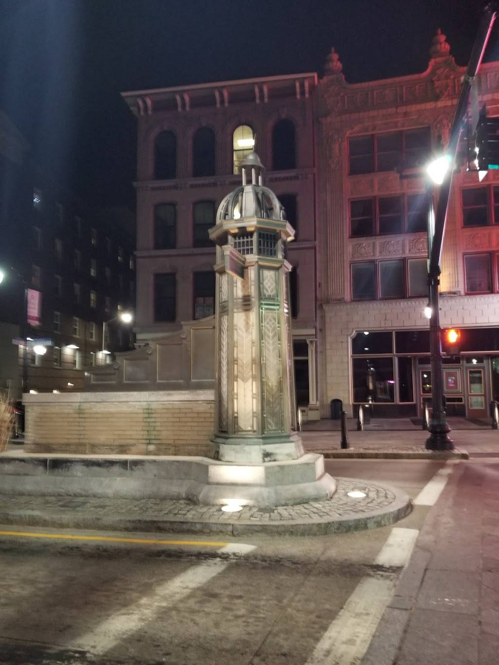 Sakis Pizzeria | restaurant | 199 Weybosset St, Providence, RI 02903, USA | 4012772547 OR +1 401-277-2547