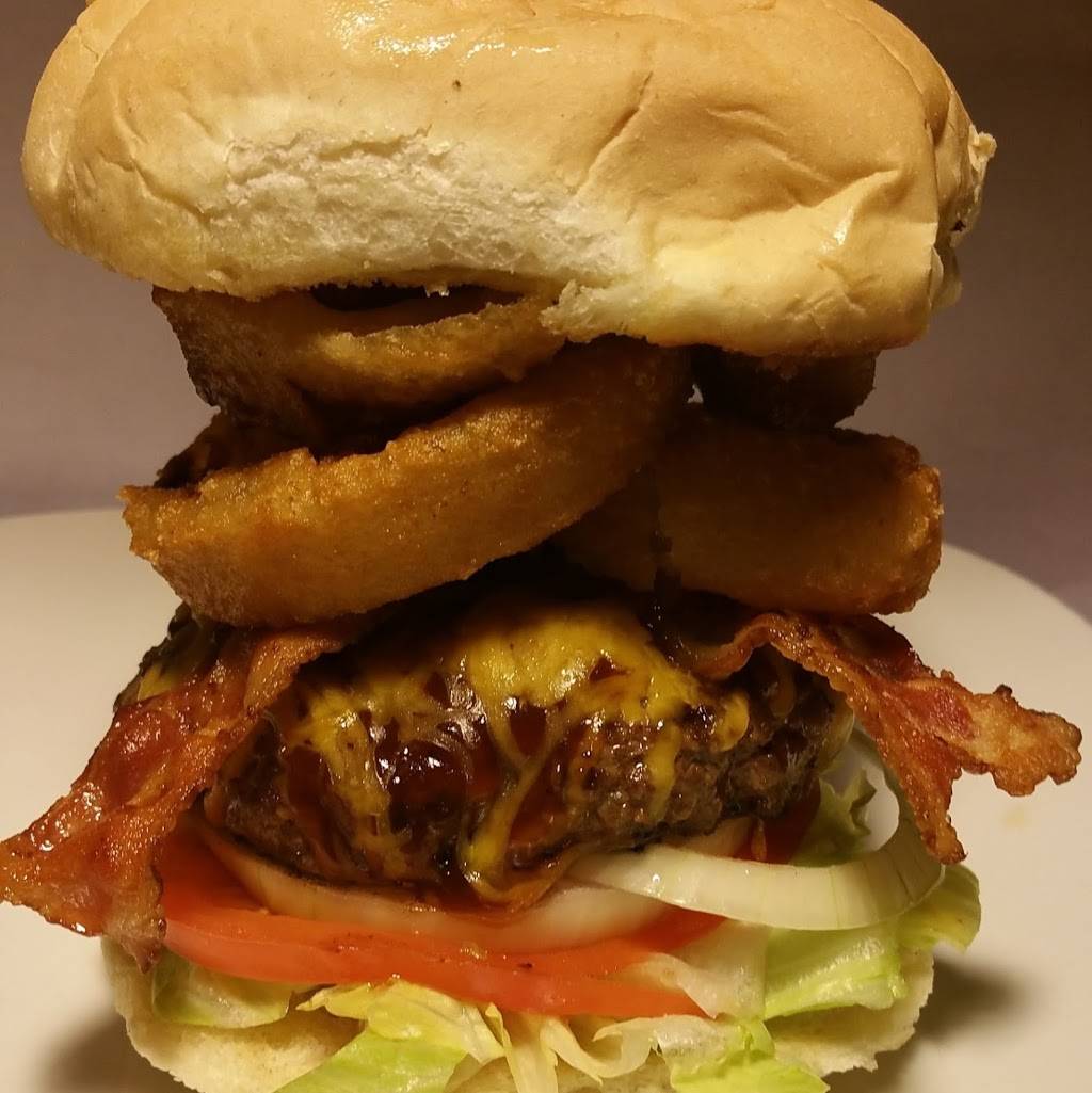 Huntington Ale House | restaurant | 1318 4th Ave, Huntington, WV 25701, USA | 3045222537 OR +1 304-522-2537