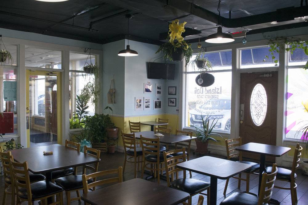 Island Deli | meal takeaway | 231 Old Tower Hill Rd, Wakefield, RI 02879, USA | 4012840636 OR +1 401-284-0636