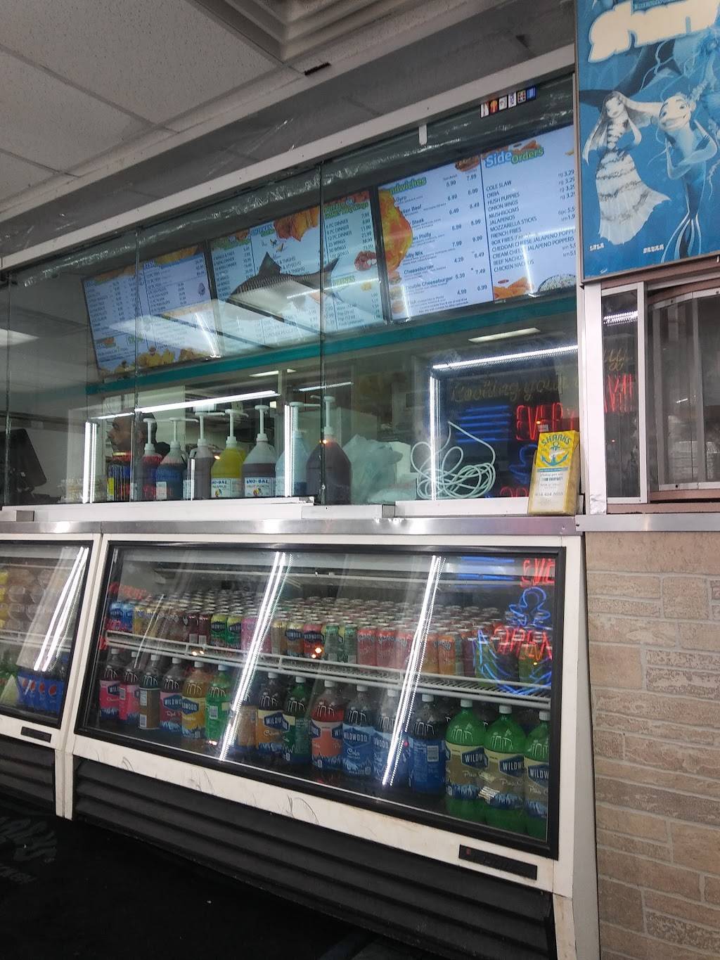 Sharks Fish & Chicken | restaurant | 5834 W Villard Ave, Milwaukee, WI 53218, USA | 4144648888 OR +1 414-464-8888