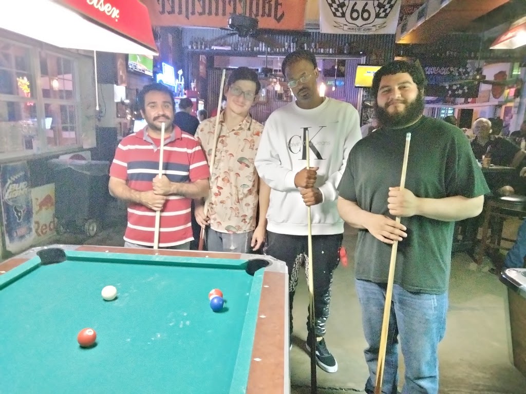 Chucks Ice House/Volleybar | restaurant | 1002 Morgan Blvd, Harlingen, TX 78550, USA | 9564400660 OR +1 956-440-0660