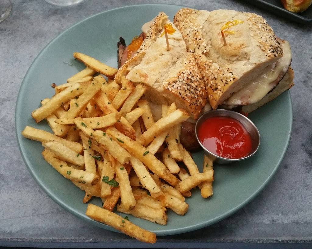 Raleighs Bar & Grill | restaurant | 2438 Telegraph Ave, Berkeley, CA 94704, USA | 5102805319 OR +1 510-280-5319