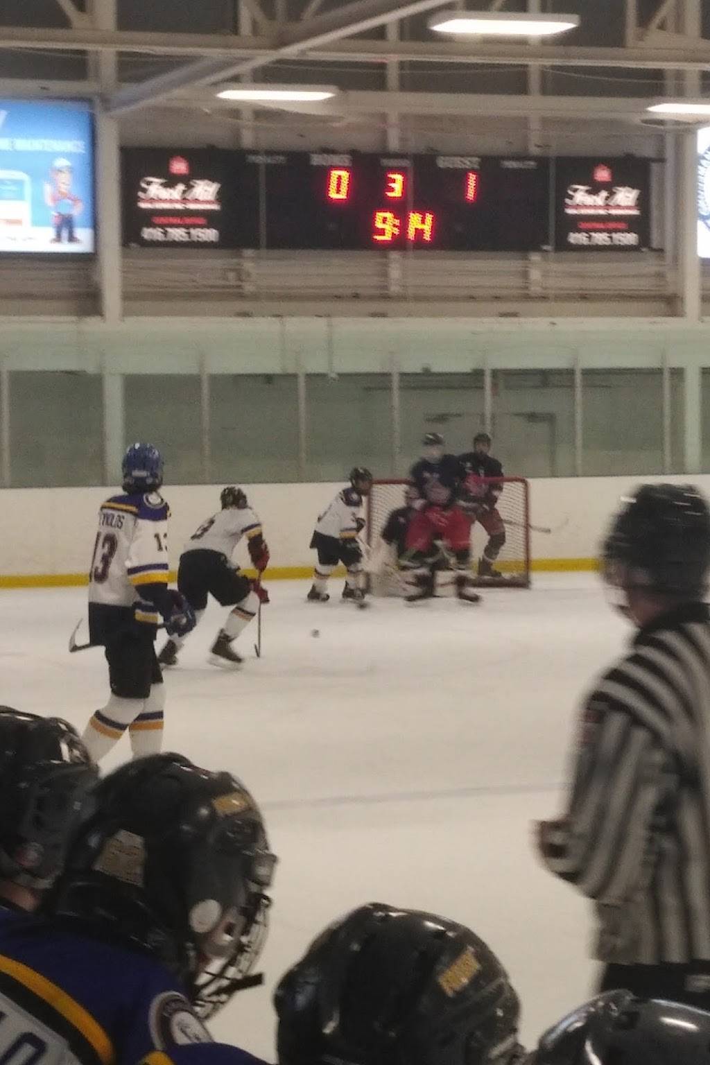 Larry Grossman Forest Hill Memorial Arena | restaurant | 340 Chaplin Crescent, Toronto, ON M5N 2N3, Canada | 4164881800 OR +1 416-488-1800