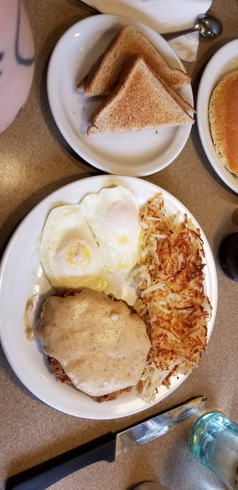 Dennys | restaurant | 815 US-24, Gilman, IL 60938, USA | 8152654053 OR +1 815-265-4053