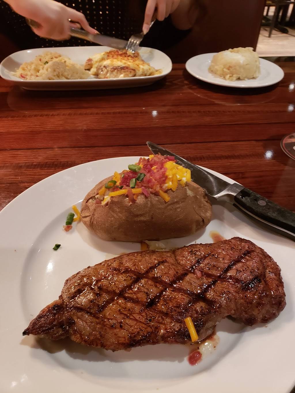 LongHorn Steakhouse | meal takeaway | 3737 Lakeside Village Ct, Lakeland, FL 33803, USA | 8636828300 OR +1 863-682-8300