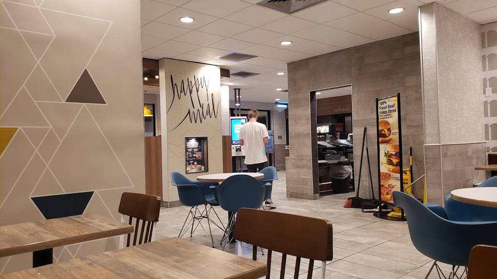 McDonalds | cafe | 1396 E Main St, Carbondale, IL 62901, USA | 6184575220 OR +1 618-457-5220