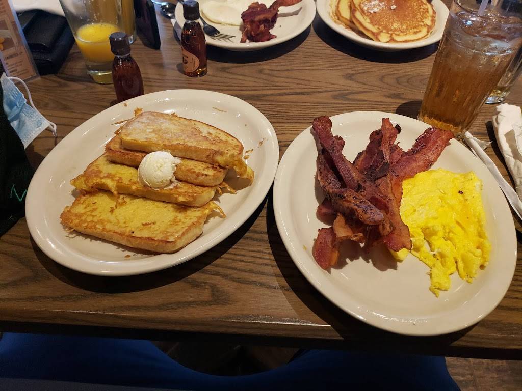 Cracker Barrel Old Country Store | restaurant | 9370 Theater Dr, Gibsonton, FL 33534, USA | 8137412744 OR +1 813-741-2744
